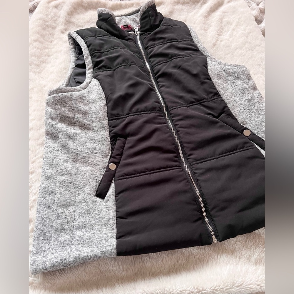 Women's Black & Light Gray Quilted Vest L